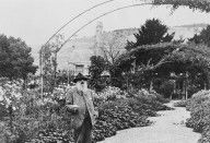 12593668_Claude_Monet_In_His_Garden_At_Giverny